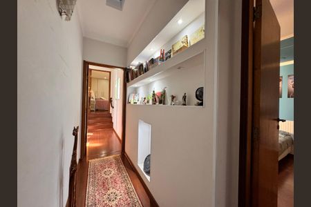 Casa à venda com 238m², 3 quartos e 3 vagasCorredor entre os quartos 