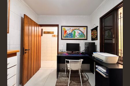 Casa à venda com 238m², 3 quartos e 3 vagasEscritório