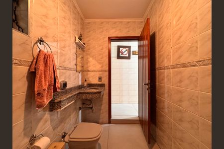 Casa à venda com 238m², 3 quartos e 3 vagasBanheiro 2