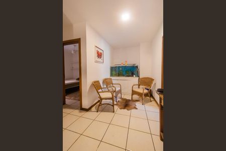 Casa à venda com 154m², 3 quartos e 2 vagas Casa à venda com 154m², 3 quartos e 2 vagasCorredor