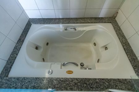 Apartamento à venda com 183m², 3 quartos e 3 vagasBanheiro da Suíte 2