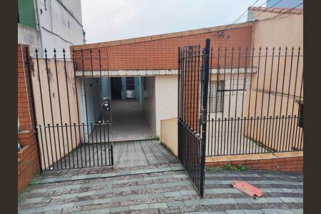Casa à venda com 180m², 2 quartos e 2 vagas Casa à venda com 180m², 2 quartos e 2 vagasFachada
