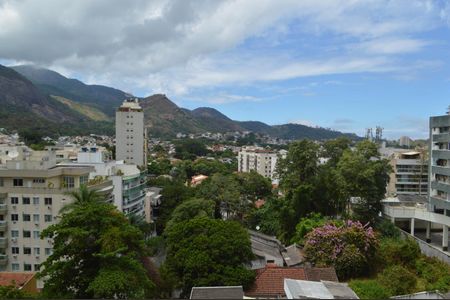 Apartamento para alugar com 130m², 3 quartos e 2 vagas Apartamento para alugar com 130m², 3 quartos e 2 vagasVista da Área de Serviço