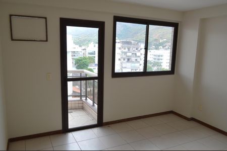 Apartamento para alugar com 130m², 3 quartos e 2 vagas Apartamento para alugar com 130m², 3 quartos e 2 vagasSuíte