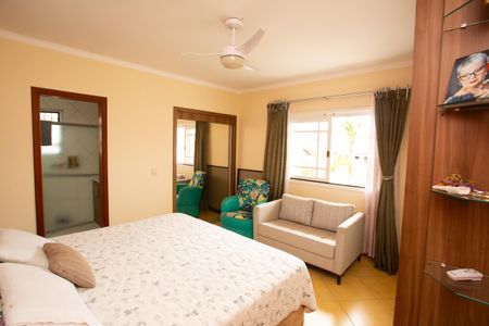 Casa à venda com 200m², 3 quartos e 2 vagas Casa à venda com 200m², 3 quartos e 2 vagasSuíte