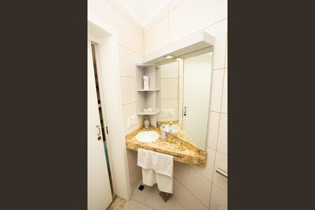 Casa à venda com 200m², 3 quartos e 2 vagas Casa à venda com 200m², 3 quartos e 2 vagasBanheiro adaptado