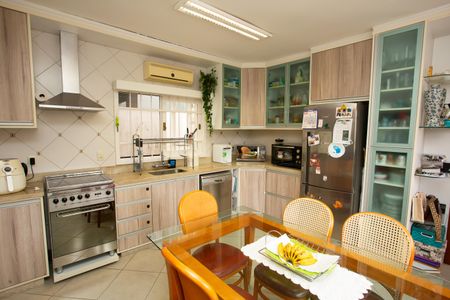 Casa à venda com 200m², 3 quartos e 2 vagas Casa à venda com 200m², 3 quartos e 2 vagasCozinha