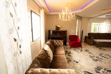 Casa à venda com 200m², 3 quartos e 2 vagas Casa à venda com 200m², 3 quartos e 2 vagasSala