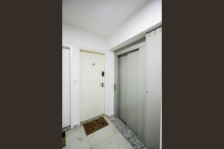 Apartamento à venda com 47m², 2 quartos e 2 vagas Apartamento à venda com 47m², 2 quartos e 2 vagasHall