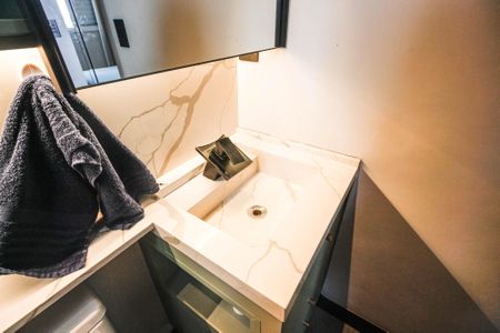 Apartamento à venda com 47m², 2 quartos e 2 vagas Apartamento à venda com 47m², 2 quartos e 2 vagasBanheiro da Suíte