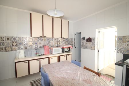 Casa à venda com 168m², 3 quartos e 2 vagasCozinha