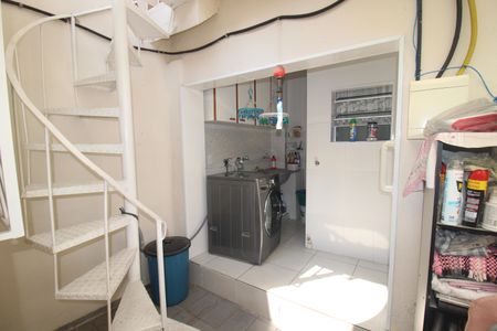 Casa à venda com 168m², 3 quartos e 2 vagasÁrea de Serviço