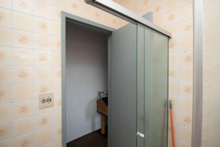 Casa à venda com 200m², 3 quartos e 2 vagasBanheiro 1