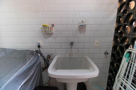 Casa à venda com 260m², 2 quartos e 2 vagas Casa à venda com 260m², 2 quartos e 2 vagasÁrea de Serviço