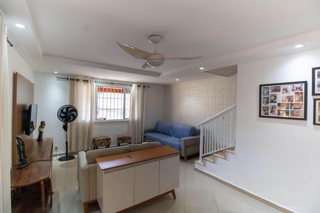 Casa à venda com 260m², 2 quartos e 2 vagas Casa à venda com 260m², 2 quartos e 2 vagasSala