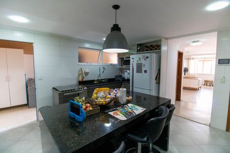 Casa à venda com 260m², 2 quartos e 2 vagas Casa à venda com 260m², 2 quartos e 2 vagasCozinha
