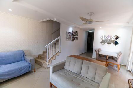 Casa à venda com 260m², 2 quartos e 2 vagas Casa à venda com 260m², 2 quartos e 2 vagasSala