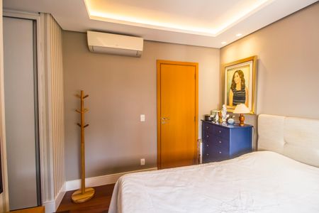 Apartamento à venda com 172m², 3 quartos e 3 vagas Apartamento à venda com 172m², 3 quartos e 3 vagasSuíte 1