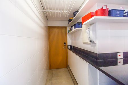 Apartamento à venda com 172m², 3 quartos e 3 vagas Apartamento à venda com 172m², 3 quartos e 3 vagasÁrea de Serviço