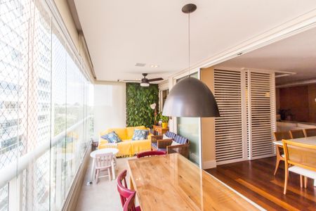 Apartamento à venda com 172m², 3 quartos e 3 vagas Apartamento à venda com 172m², 3 quartos e 3 vagasVaranda gourmet