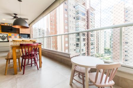 Apartamento à venda com 172m², 3 quartos e 3 vagas Apartamento à venda com 172m², 3 quartos e 3 vagasVaranda gourmet