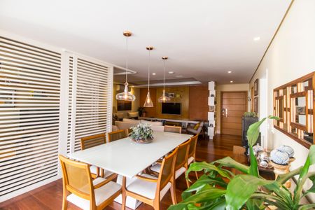 Apartamento à venda com 172m², 3 quartos e 3 vagas Apartamento à venda com 172m², 3 quartos e 3 vagasSala de Jantar