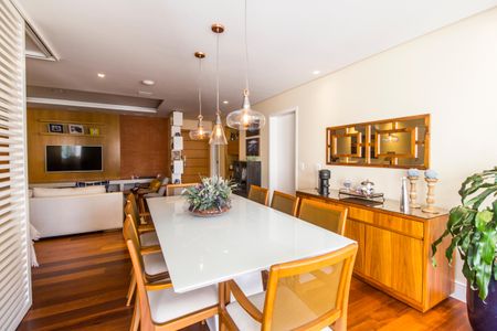 Apartamento à venda com 172m², 3 quartos e 3 vagas Apartamento à venda com 172m², 3 quartos e 3 vagasSala de Jantar
