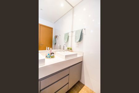 Apartamento à venda com 172m², 3 quartos e 3 vagas Apartamento à venda com 172m², 3 quartos e 3 vagasBanheiro da Suíte 1