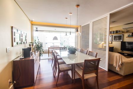 Apartamento à venda com 172m², 3 quartos e 3 vagas Apartamento à venda com 172m², 3 quartos e 3 vagasSala de Jantar