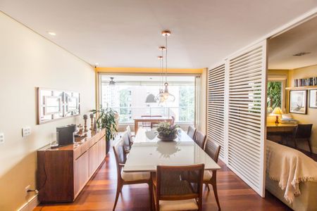 Apartamento à venda com 172m², 3 quartos e 3 vagas Apartamento à venda com 172m², 3 quartos e 3 vagasSala de Jantar