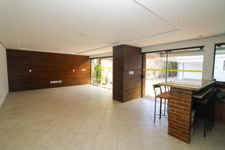 Casa à venda com 347m², 4 quartos e 6 vagasVaranda