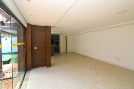 Casa à venda com 347m², 4 quartos e 6 vagasVaranda