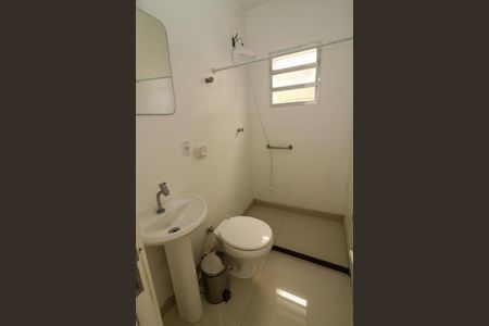 Casa à venda com 347m², 4 quartos e 6 vagasBanheiro de serviço