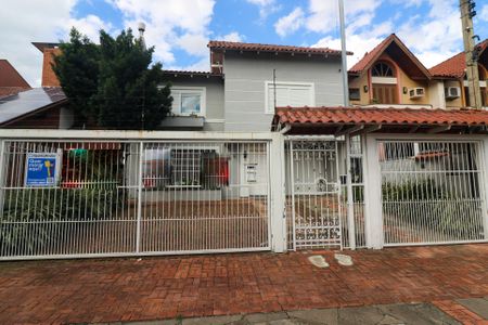 Casa à venda com 347m², 4 quartos e 6 vagasFachada