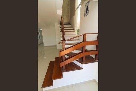 Casa à venda com 347m², 4 quartos e 6 vagasEscada