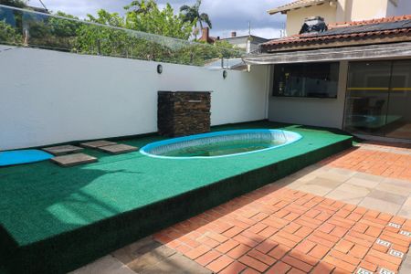 Casa à venda com 347m², 4 quartos e 6 vagasPiscina