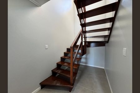 Casa de condomínio à venda com 102m², 3 quartos e 2 vagas Casa de condomínio à venda com 102m², 3 quartos e 2 vagasCorredor