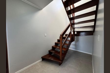 Casa de condomínio à venda com 102m², 3 quartos e 2 vagas Casa de condomínio à venda com 102m², 3 quartos e 2 vagasCorredor