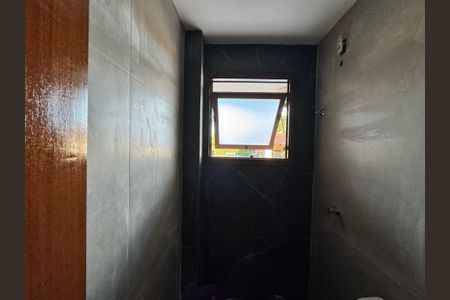 Casa de condomínio à venda com 102m², 3 quartos e 2 vagas Casa de condomínio à venda com 102m², 3 quartos e 2 vagasbanheiro 2