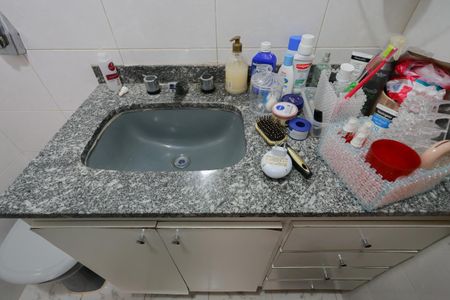 Apartamento à venda com 80m², 2 quartos e sem vagaBanheiro social