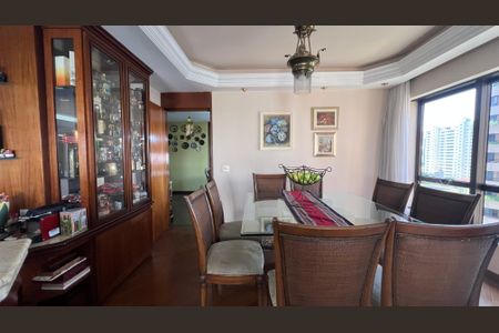 Apartamento à venda com 240m², 3 quartos e 3 vagas Apartamento à venda com 240m², 3 quartos e 3 vagasSala de Jantar