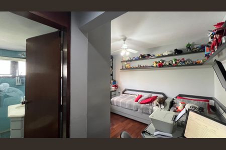 Apartamento à venda com 240m², 3 quartos e 3 vagas Apartamento à venda com 240m², 3 quartos e 3 vagasCozinha