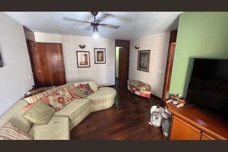 Apartamento à venda com 240m², 3 quartos e 3 vagas Apartamento à venda com 240m², 3 quartos e 3 vagasSala de TV