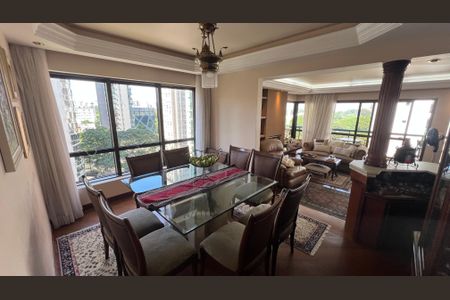 Apartamento à venda com 240m², 3 quartos e 3 vagas Apartamento à venda com 240m², 3 quartos e 3 vagasSala de Jantar