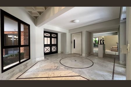 Apartamento à venda com 240m², 3 quartos e 3 vagas Apartamento à venda com 240m², 3 quartos e 3 vagasHall de entrada