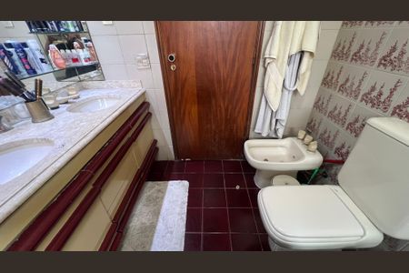 Apartamento à venda com 240m², 3 quartos e 3 vagas Apartamento à venda com 240m², 3 quartos e 3 vagasBanheiro da Suíte 3