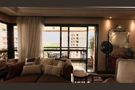 Apartamento à venda com 240m², 3 quartos e 3 vagas Apartamento à venda com 240m², 3 quartos e 3 vagasVaranda da Sala