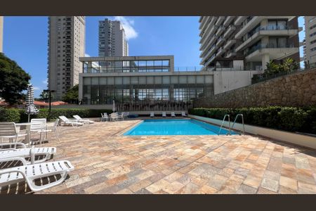 Apartamento à venda com 240m², 3 quartos e 3 vagas Apartamento à venda com 240m², 3 quartos e 3 vagasÁrea comum - Piscina