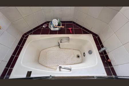 Apartamento à venda com 240m², 3 quartos e 3 vagas Apartamento à venda com 240m², 3 quartos e 3 vagasBanheiro da Suíte 3
