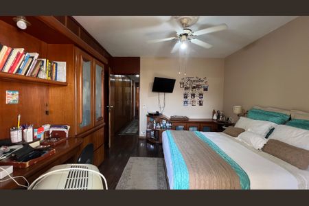 Apartamento à venda com 240m², 3 quartos e 3 vagas Apartamento à venda com 240m², 3 quartos e 3 vagasSuíte 3
